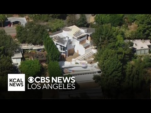 Hollywood Hills homeowner apologizes to neighbors and cleans up graffiti